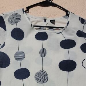 Blouse white with navy dots, large top, button sleeves